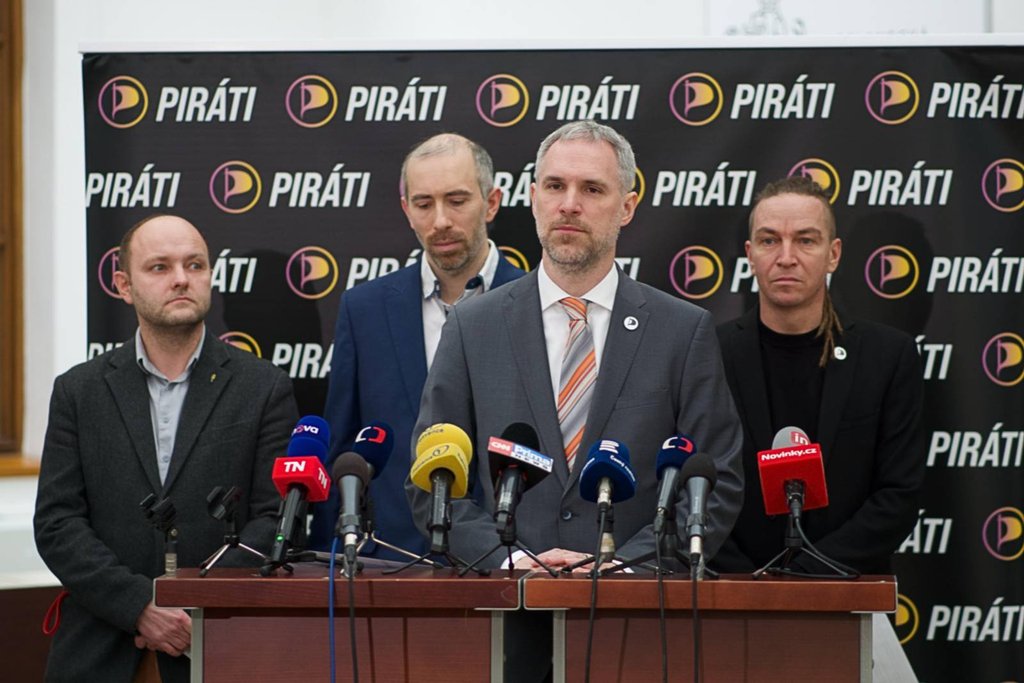 Piráti s podporou Asociace soukromého zemědělství podávají trestní oznámení kvůli nevymáhání 7,5 miliard korun nezákonných dotací a riziku promlčení tohoto vymáhání