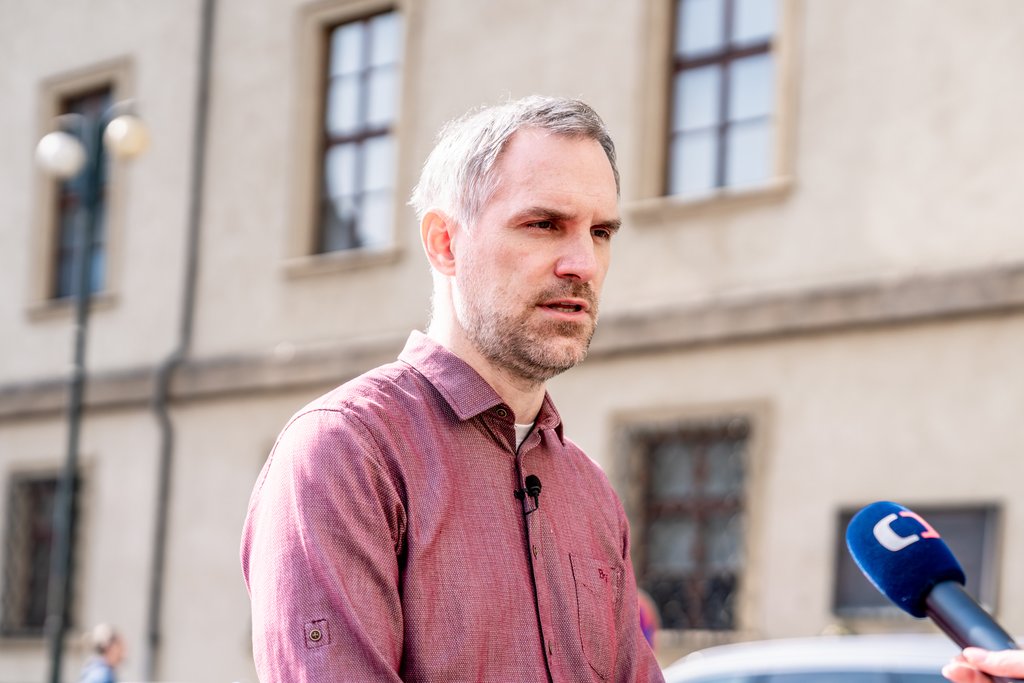 Zastropování marží pumpařů růst cen nevyřeší. Piráti vyzývají vládu, aby problém řešila komplexně. Vydali vlastní Manifest energetické bezpečnosti