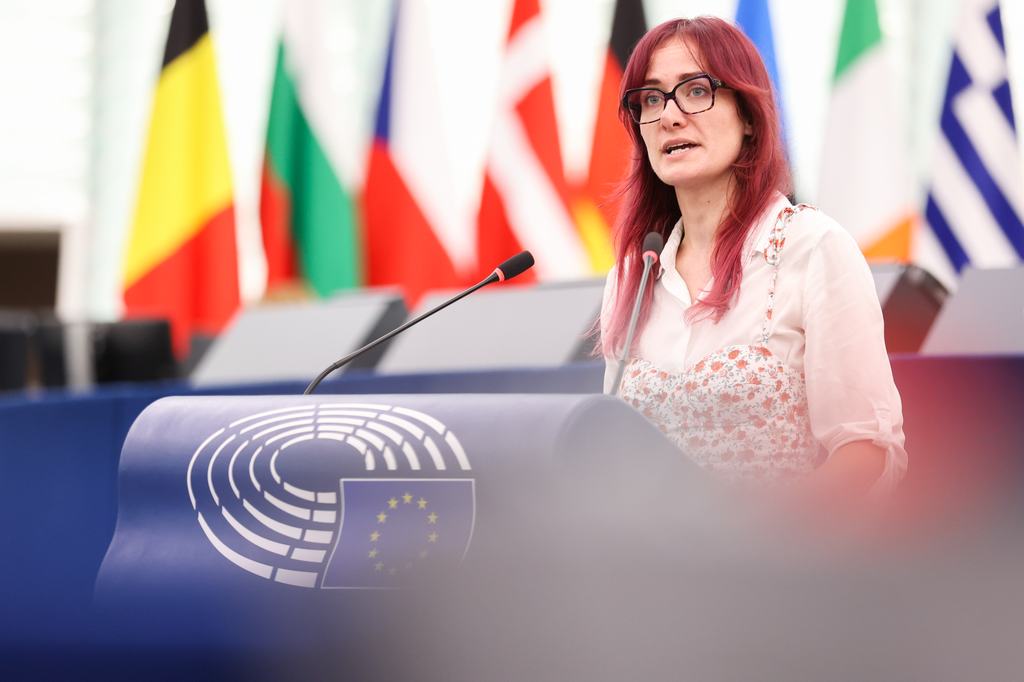 Chat Control se vrací, poslanci ale podpořili ochranu šifrování