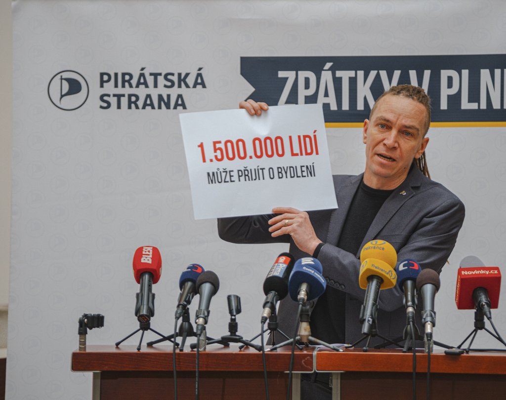 Sněmovna schválila vykostěný zákon o bydlení. Piráti připravili řešení pro 1,5 milionů lidí, kvůli neschopnosti vlády ale pomůže jen zlomku