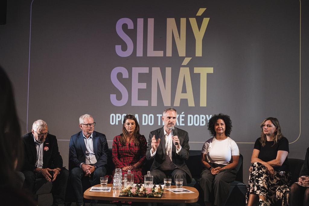 Silný Senát, opora v nejisté době. Piráti představili kandidátky a kandidáty, které podporují v senátních volbách