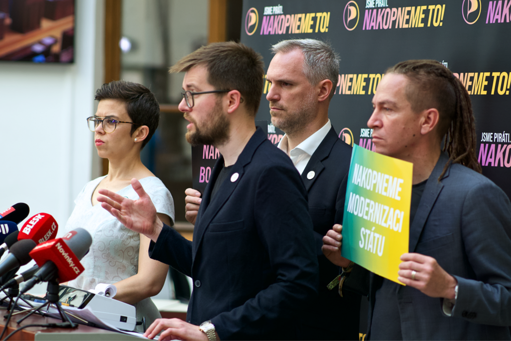 Bitcoinová aféra je špička ledovce. Piráti navrhli 20 systémových kroků, o kterých budou politici hlasovat