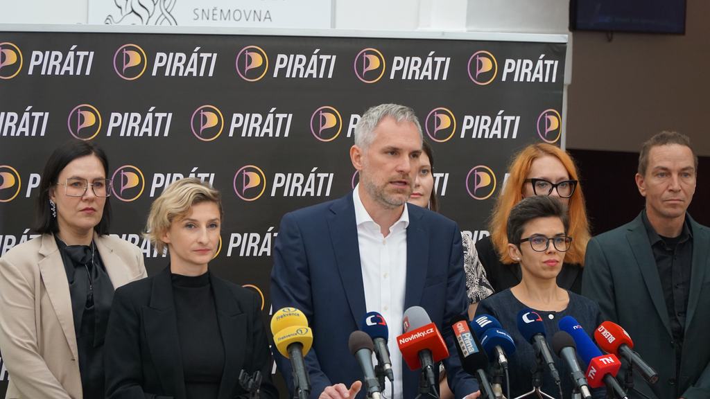 Vláda projídá budoucnost mladé generace. Návrh rozpočtu vykazuje deficit až 440 miliard korun, varují Piráti