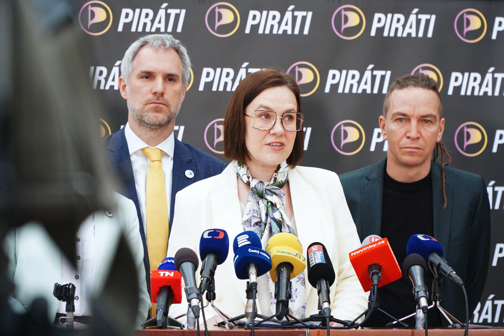Piráti přitvrdili v ochraně médií: Hoffmannová povede expertní skupinu k financování, prověří se podezřelá nahrávka i odpovědnost radních za škody