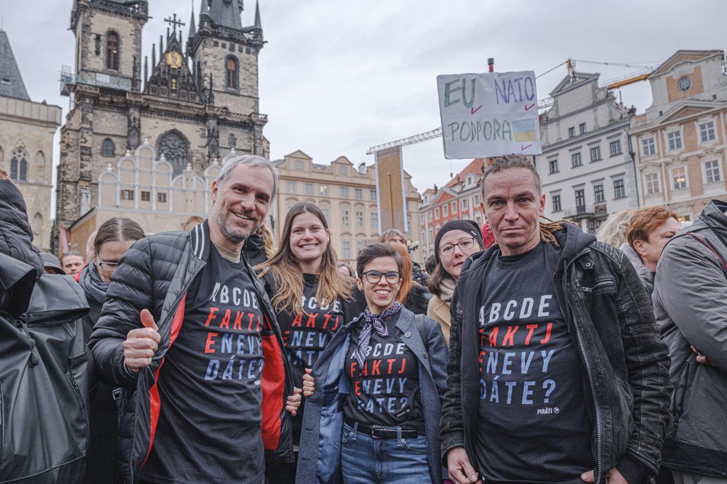 Fakt je nevydáte?! Piráti spouští výzvu k vydání Babiše a Okamury k trestnímu stíhání