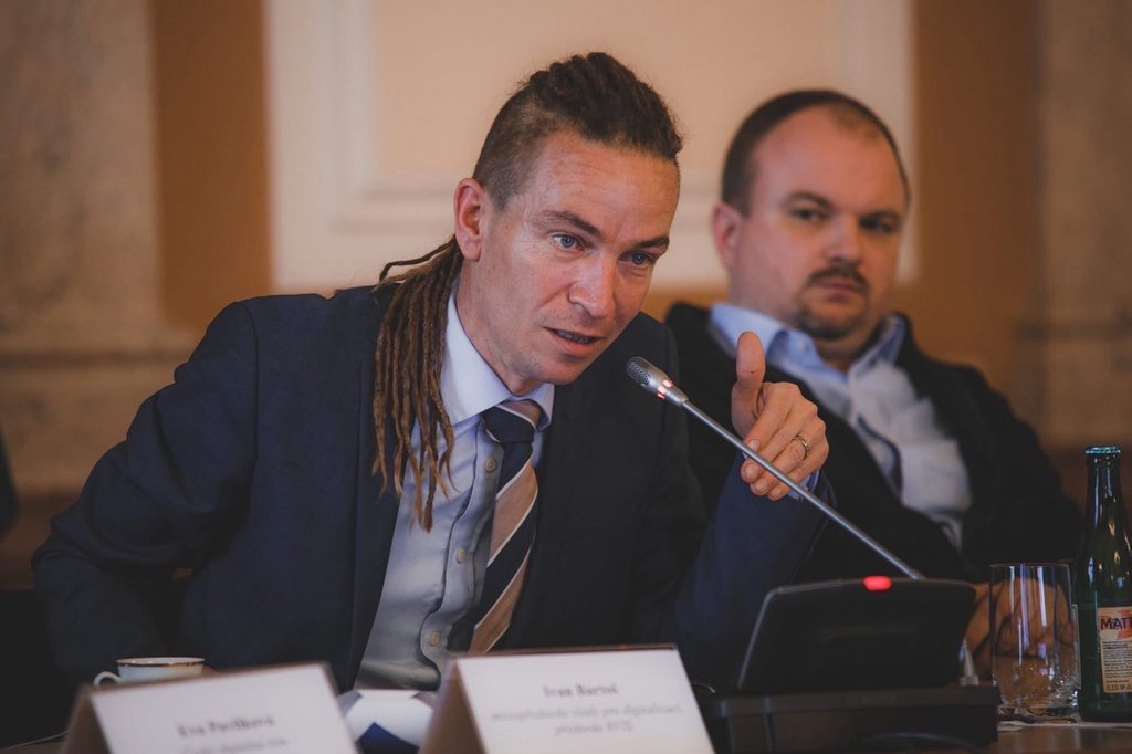 Bartoš: Vláda SPOLU a STAN hazarduje s digitální budoucností Česka navzdory úspěšné práci DIA