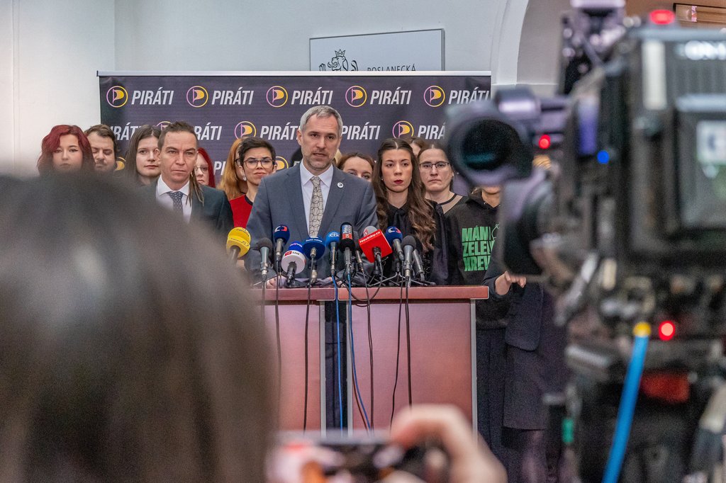 Piráti nevysloví vládě důvěru. Je podle nich nutné zabránit Slovenské a Maďarské cestě