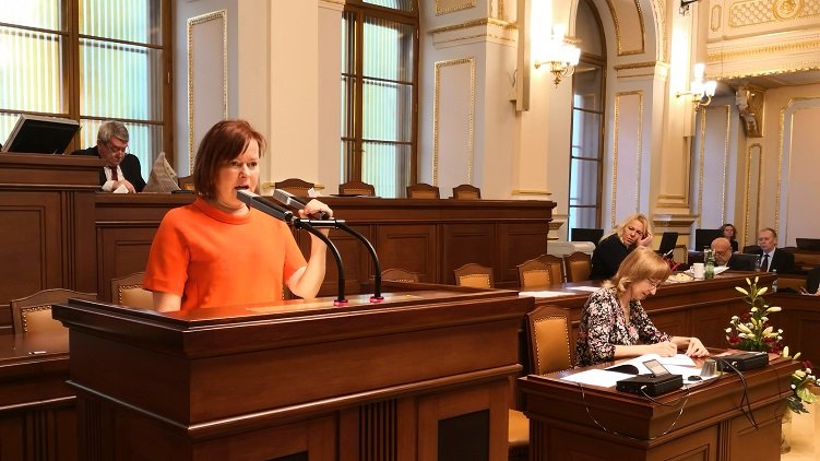 assets/img/articles/2019/balcarova-snemovna.jpg