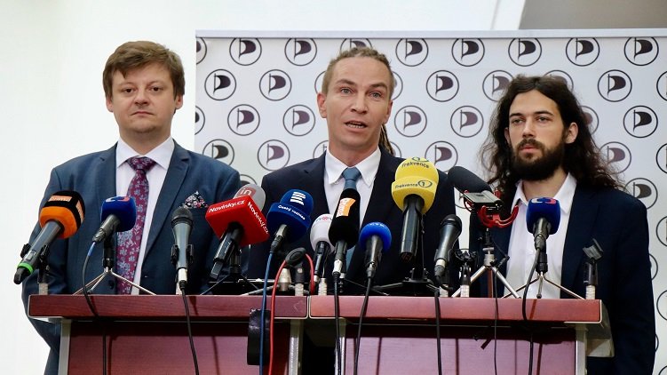 assets/img/articles/2019/holomcik-bartos-ferjencik.jpg