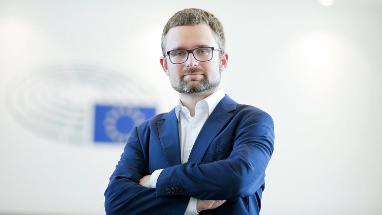 assets/img/articles/2019/mikulas-peksa-eu.jpg