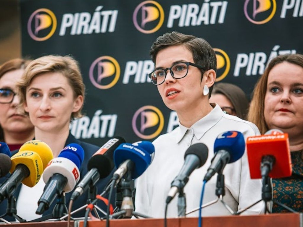 Vláda odmítla pirátský návrh na zlevnění základních potravin. Rodiny dál nechává na holičkách
