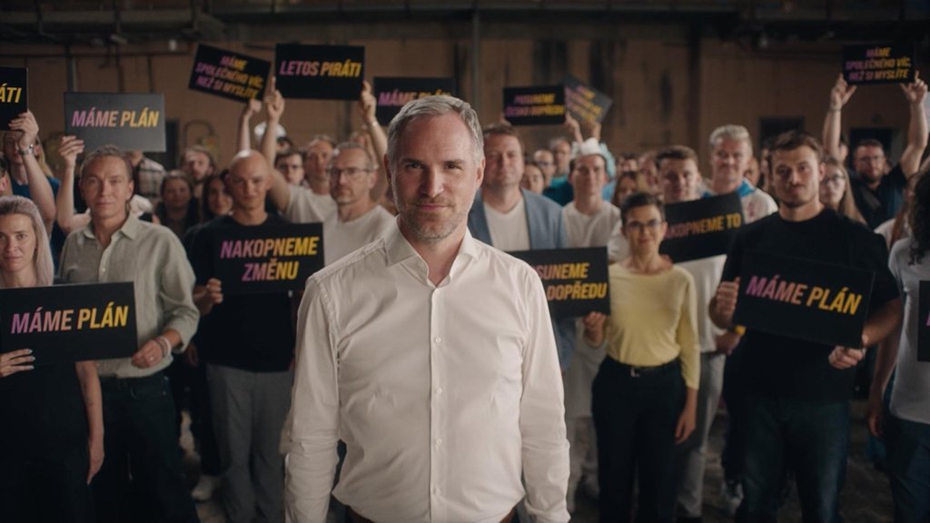 “Letos Piráti. Máme společného víc, než si myslíte.” Piráti představují volební spot